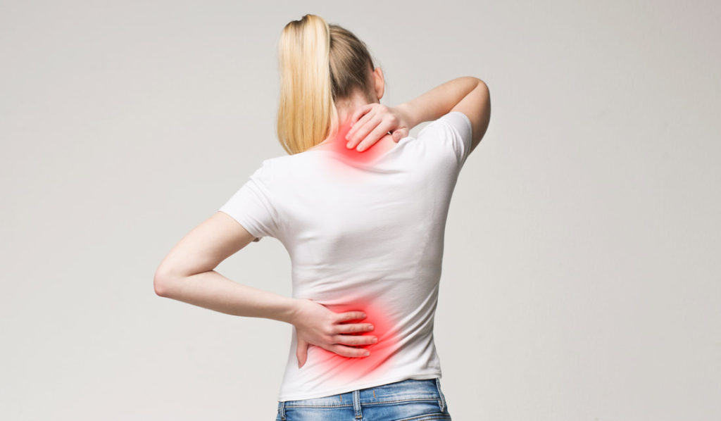 Woman in pain in need of a chiropractic alignment.
